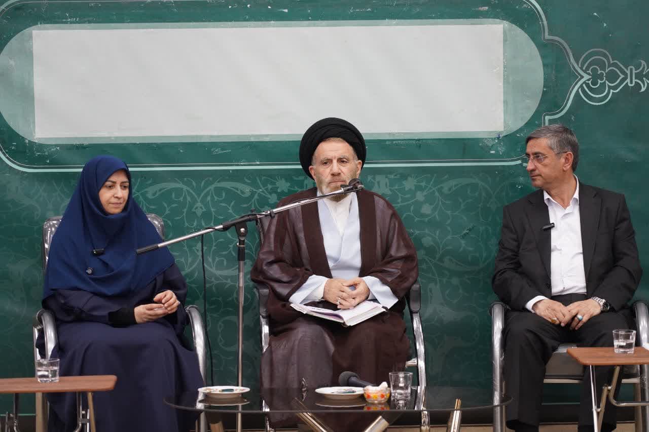 رئیس ستاد امر به معروف و نهی از منکر لرستان با معاون رئیس جمهور و رئیس سازمان حفاظت محیط زیست کشور دیدار کرد
